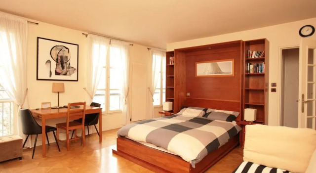 Studio With View OF Notre Dame (139), Book Apartment Paris Ile de France