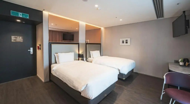 Standard Twin room with partial ocean view Lavalse Hotel