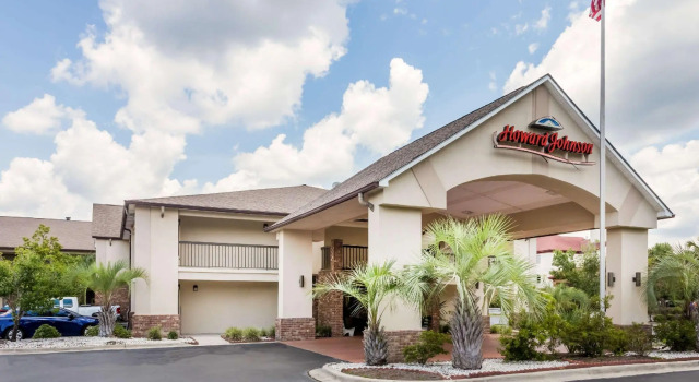 Четырёхместный номер Standard Howard Johnson by Wyndham Savannah GA