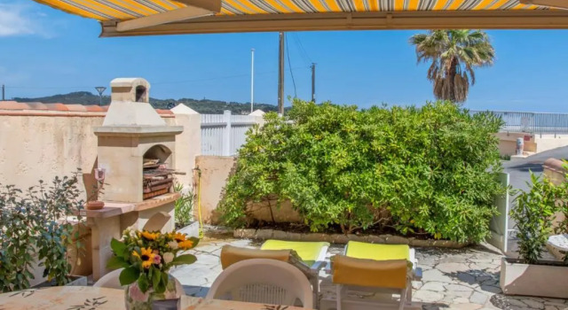 Апартаменты Beautiful 2br with AC and sea-view terrace in La Seyne-sur-Mer Welkeys