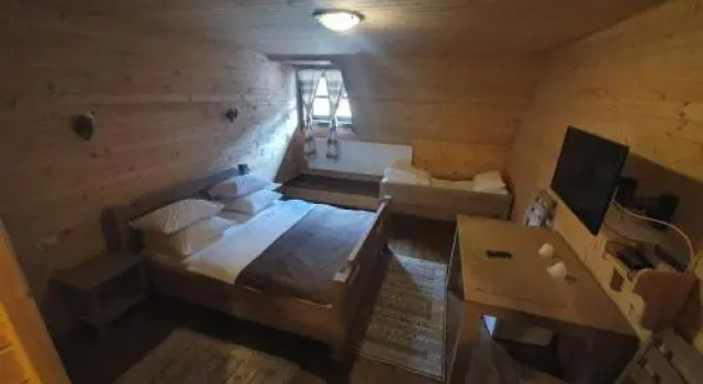Păstrăvăria Alex, Rezerwuj Pensjonat Hotele w Carpathians - Romania z parkingiem, Parking