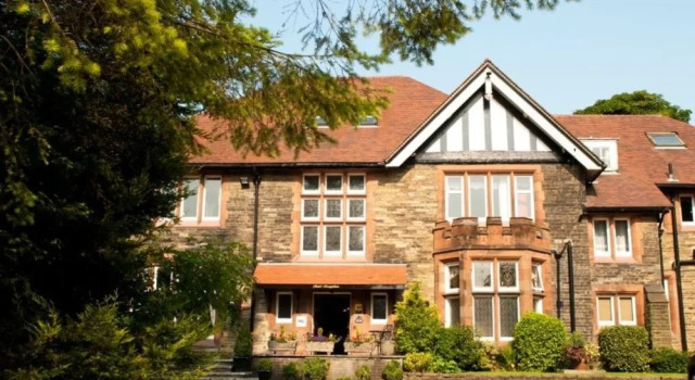 The Whitehall Hotel, Rezervați Hotel Darwen Lancashire
