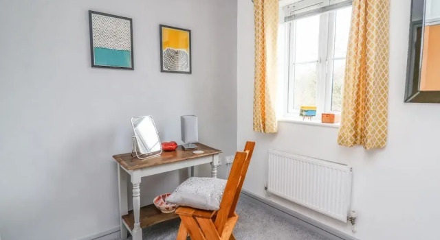 6 Erwr Brenhinoedd, Rezervați Hotel Llandybie Glamorgan