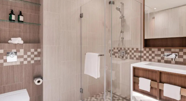 Двухместный люкс c 1 комнатой с видом на бассейн Staybridge Suites Dubai Al-Maktoum Airport by IHG