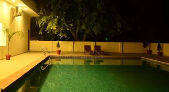 Bonfire Resort Pushkar, Забронировать Курортный отель Отели штата Раджастхана с парковкой, Парковка