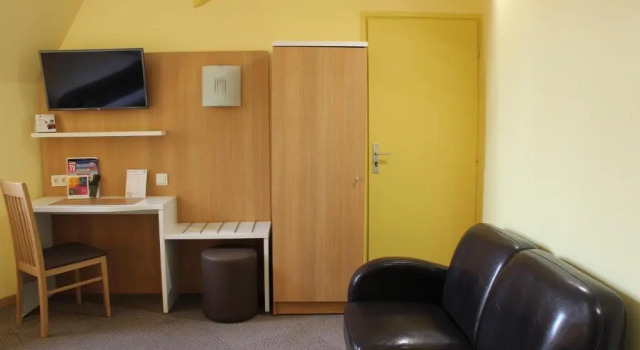 Трёхместный номер Superior The Originals City, Hôtel Continental, Poitiers