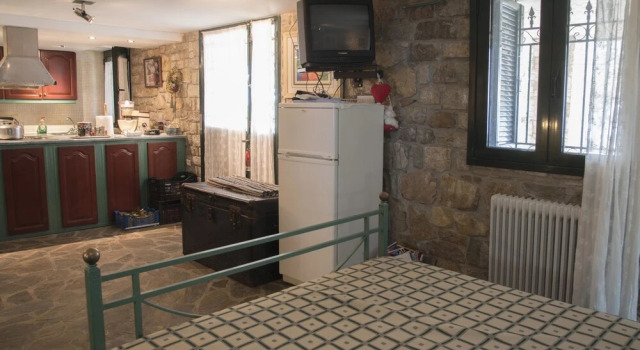 Stone Studio in Tower near Beach, Забронировать Отель Отели периферийной единицы Мессения 3 звезды, 3*