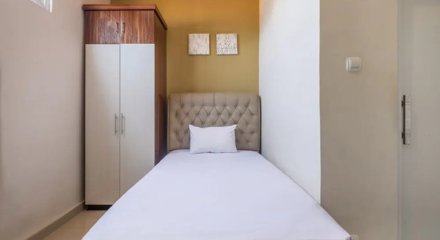 Standard Zimmer OYO Living 1877 Side Corner