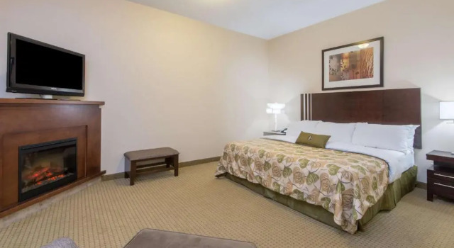 Suite Deluxe Ramada by Wyndham Wainwright