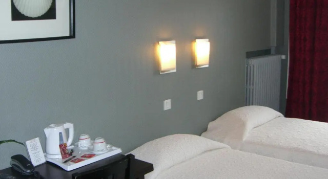 Трёхместный номер Standard Hôtel Alexandra Centre Ville-Nausicaa