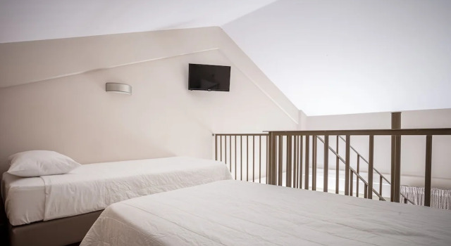 Люкс Royal с балконом Royalty Suites Seaside