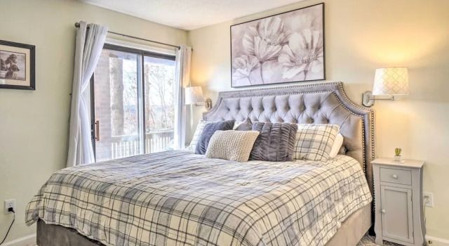 Resort Condo in Branson w/ Mountain & Lake Views!, Забронировать Курортный отель Отели Table Rock Lake с парковкой, Парковка