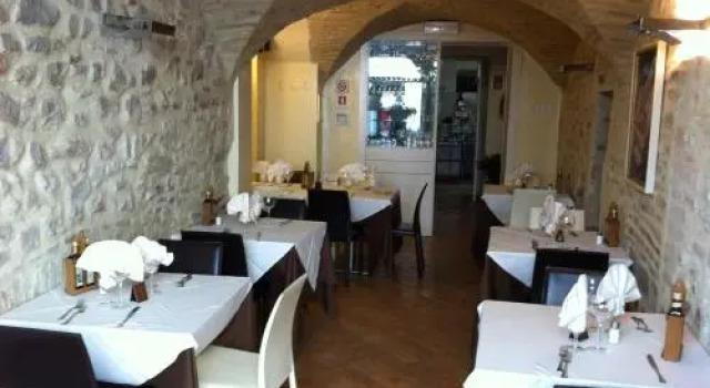 Oro Rosso Hotel Ristorante, Buchen Sie Hotel Montefalco Umbrien