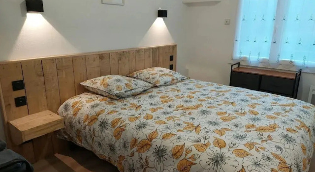 Holiday Home With a Terrace Area Near the sea, Book Feriehus  