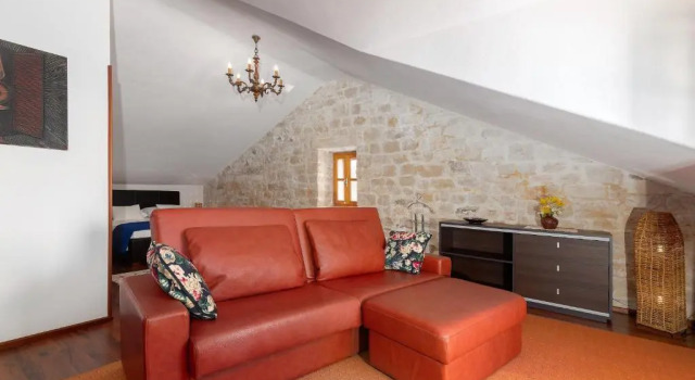 4 bedrooms seafront Villa LAURUS with heated pool for up to 8 people, Забронировать Вилла Отели Сумартин с парковкой, рядом с Частный Пляж «Лакшери Вила Уайт Беллеца», Парковка