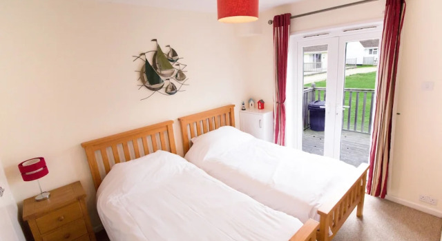 Коттедж Premier с 3 комнатами Seaview Holidays - Salterns Village