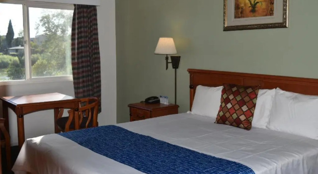 Номер Standard с видом на реку Travelodge by Wyndham Red Bluff South of Redding