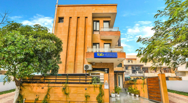 FabHotel Rallkmas - DLF Phase 2 & MG Road Metro, Забронировать Отель Гургаон Gurgaon Region, рядом с Gurgaon Central