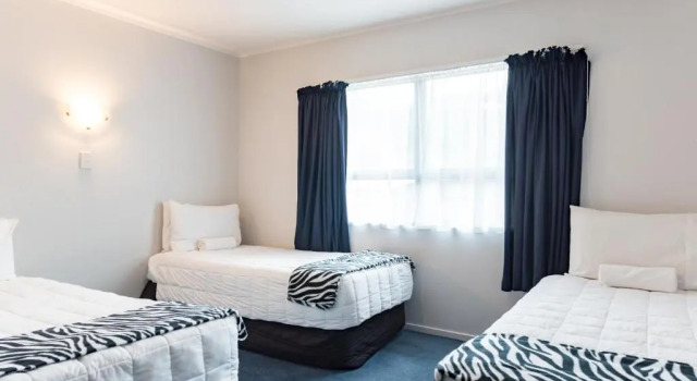 Семейные апартаменты Dolphin Motel