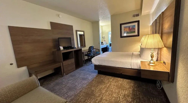 Семейный люкс Mackinaw Beach and Bay Inn & Suites