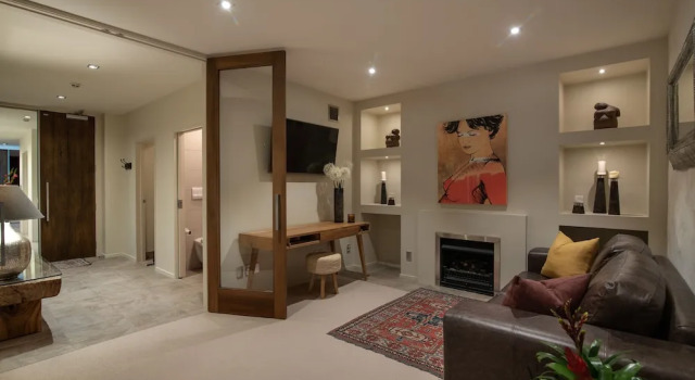 Ardmore Street Luxury Apartment