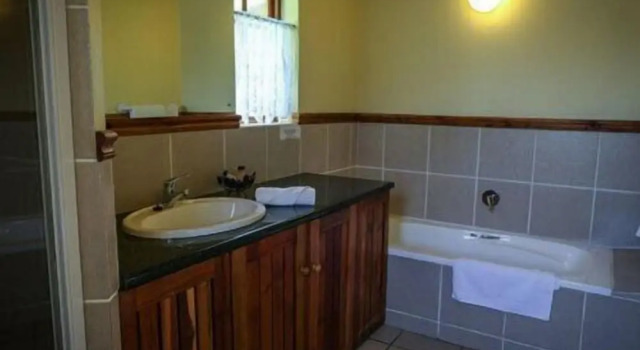 Коттедж с 2 комнатами Coral Tree Cottages