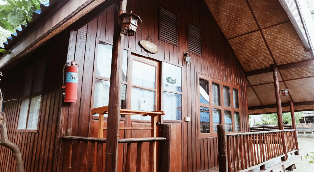 Трёхместный номер Deluxe RuenNamyen Resort