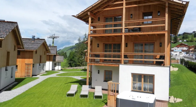 Шале Deluxe с 4 комнатами с видом на горы Liondes Chalets