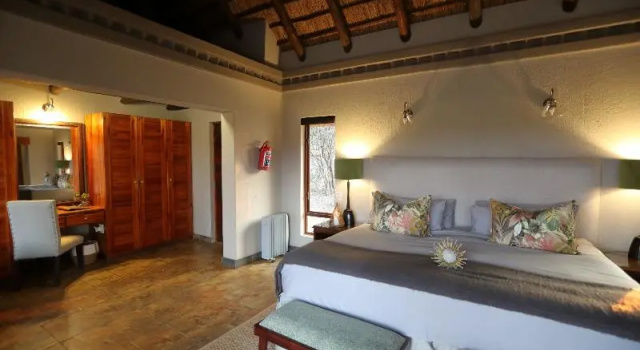 Люкс Standard Waterbuck Lodge