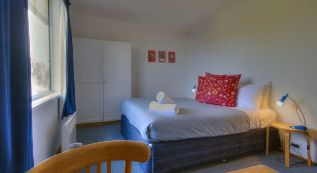 Ar Lan y Mor, Book Hotel Coles Bay Tasmania