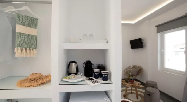 Jonaz Rooms & Suites, Забронировать Отель Отели Орнос с парковкой, Парковка