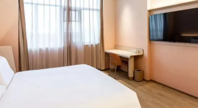 Люкс Business HanTing Hotel (Qiqihar Financial Street)