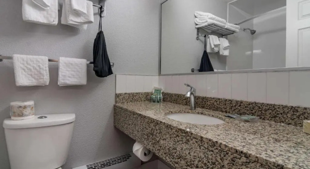 Люкс с 2 комнатами Best Western Inn at Penticton