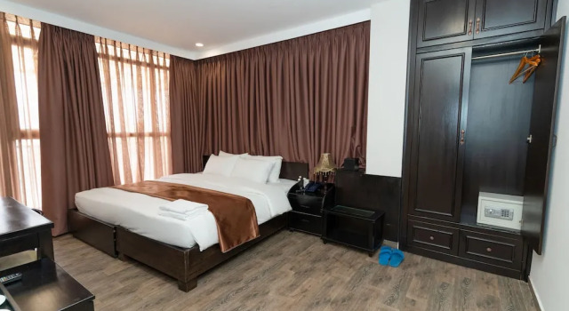 Люкс с балконом Queen Central Hotel - Ben Thanh Market