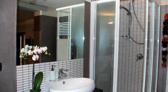 Коттедж Villa Luna Stunning Modern Villa Shared Infinity Pool, Big garden, Fantastic lake view,AC
