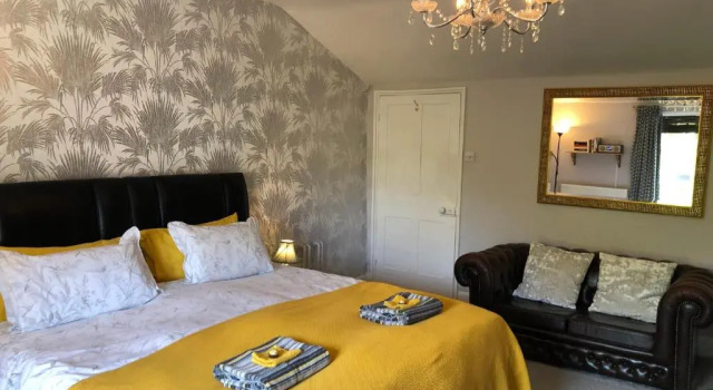 Little Treasure and Gem with private 2 person Hot Tub and up to 25 percent ferry saving, Rezervați Hotel Shanklin Isle of Wight