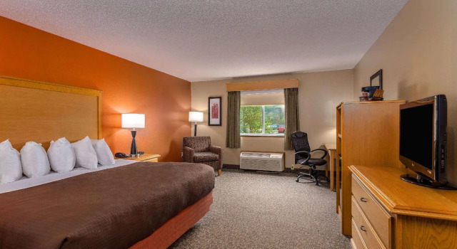 Двухместный номер Standard AmericInn by Wyndham Boscobel