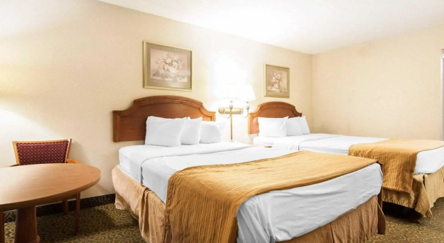 Четырёхместный номер Standard Americas Best Value Inn Grayson