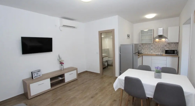 Апартаменты с 2 комнатами с балконом Apartments Eni
