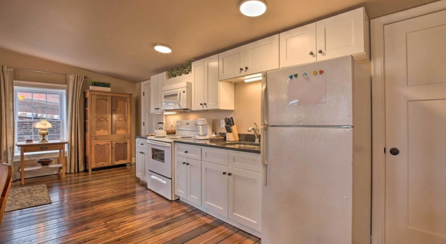 Апартаменты Chic Main Street Retreat < 7 Mi to KY Horse Park!