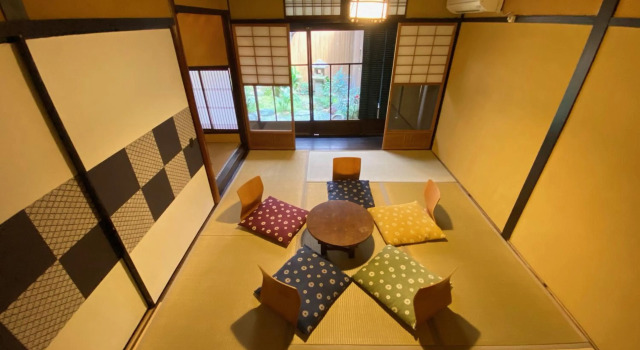 Guesthouse Kioto, Boek Hostel Hotels in Kyoto met parkeren, in de buurt van Kitano Hakubaicho Station, Parkeren