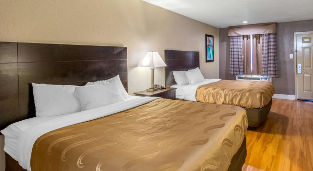 Четырёхместный номер Standard Quality Inn & Suites Port Arthur - Nederland
