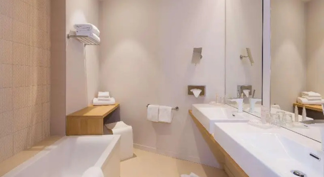 Номер Standard с видом на воду Best Western Plus Hotel Divona Cahors