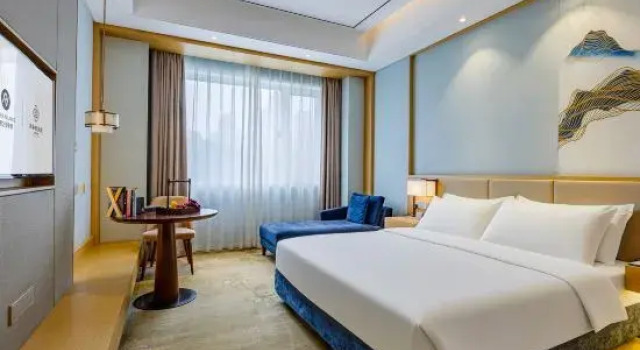 Номер Standard Century Runhua Hotel
