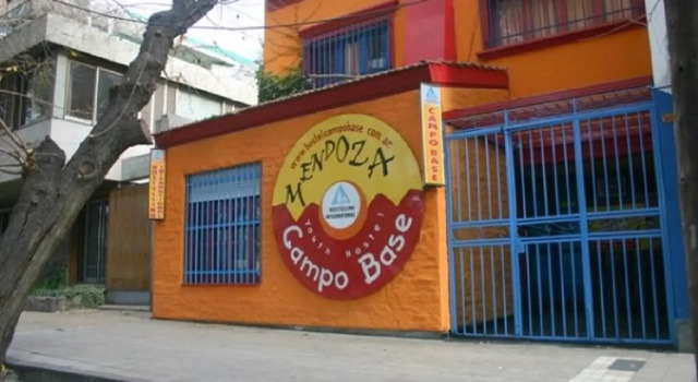 Campo Base Youth Hostel, Забронировать Хостел Отели Мендосы с бассейном, рядом с Культурный центр Наве, Бассейн