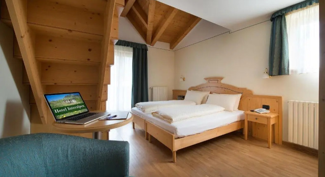 Четырёхместный номер Standard Hotel Interalpen