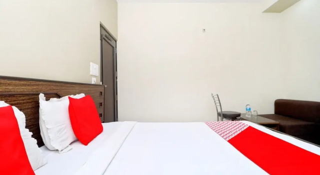OYO 36004 Hotel Karan Continental, Забронировать Отель Амбала штат Харьяна