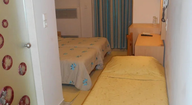 Трёхместный номер Standard с балконом Frini Hotel