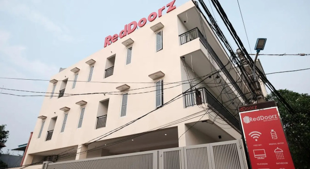 RedDoorz near Taman Palem, Book Guesthouse Jakarta Jakarta Province