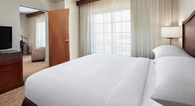 Двухместный люкс с 2 комнатами DoubleTree by Hilton Sunrise - Sawgrass Mills
